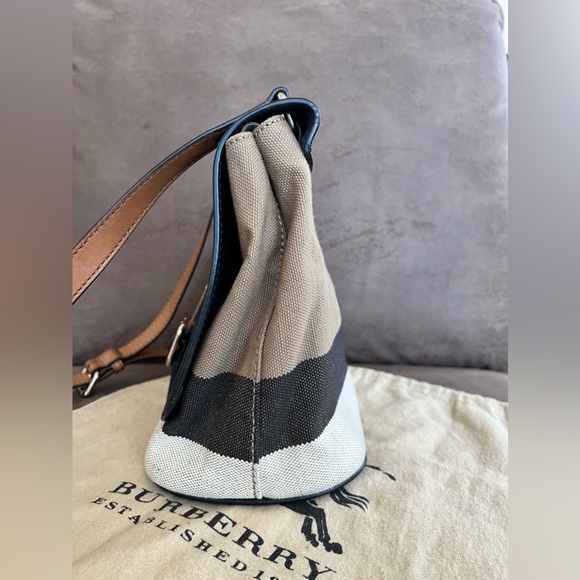 Burberry cross body purse - Picture 6 of 8